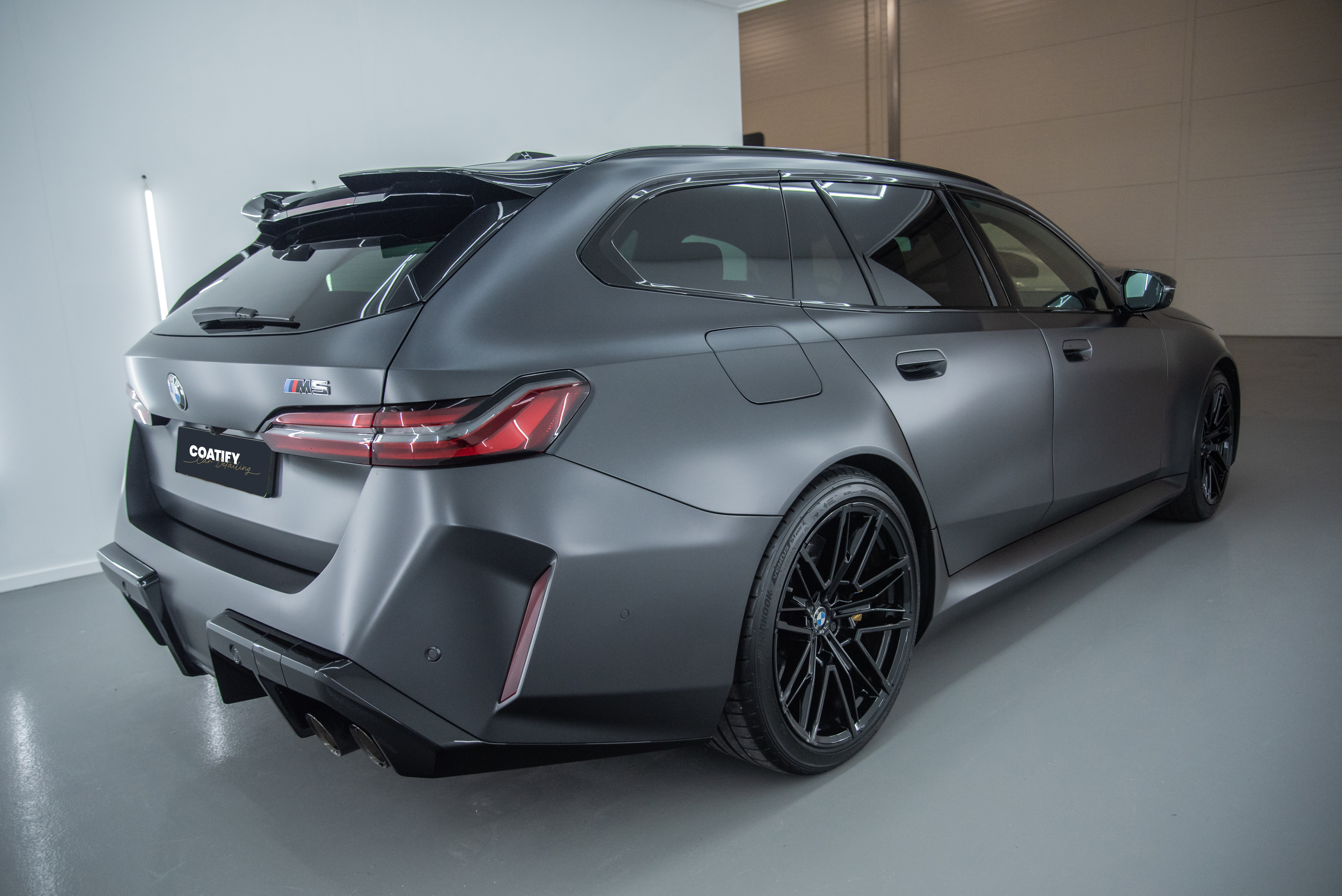 Cleaning - BMW M5 touring - Coatify Car Detailing